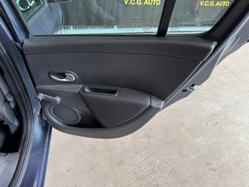 RENAULT CLIO 1.4i 100 Dynamique 