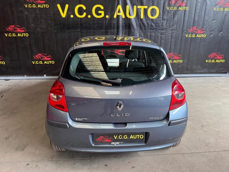 RENAULT CLIO 1.4i 100 Dynamique 
