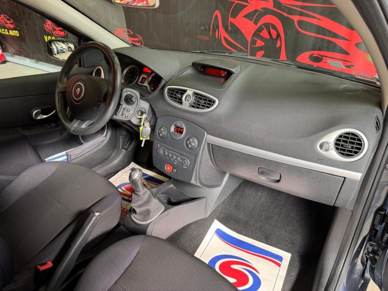 RENAULT CLIO 1.4i 100 Dynamique 
