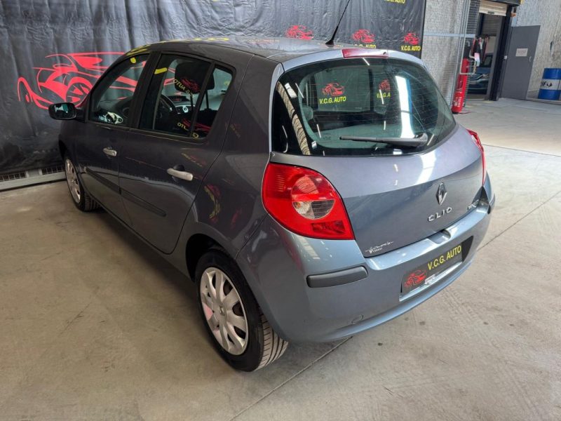 RENAULT CLIO 1.4i 100 Dynamique 