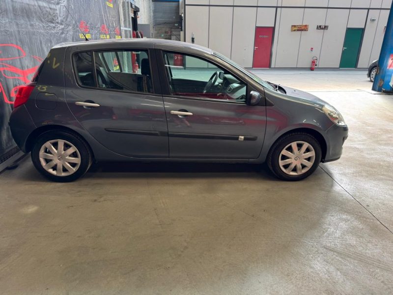 RENAULT CLIO 1.4i 100 Dynamique 