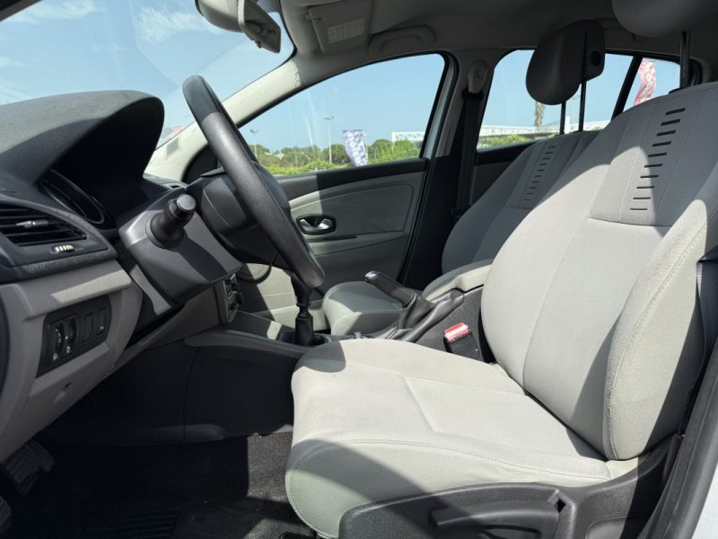 RENAULT MEGANE 1.5 dCi 110ch FAP Expression eco² Euro5 2010