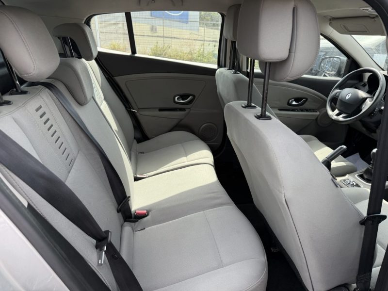 RENAULT MEGANE 1.5 dCi 110ch FAP Expression eco² Euro5 2010