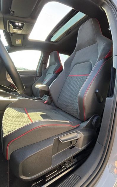 VOLKSWAGEN GOLF 8 GTI CLUBSPORT 2.0 TSi DE 300 CV / TOIT OUVRANT / NURBURGRING / IQ LIGHT 