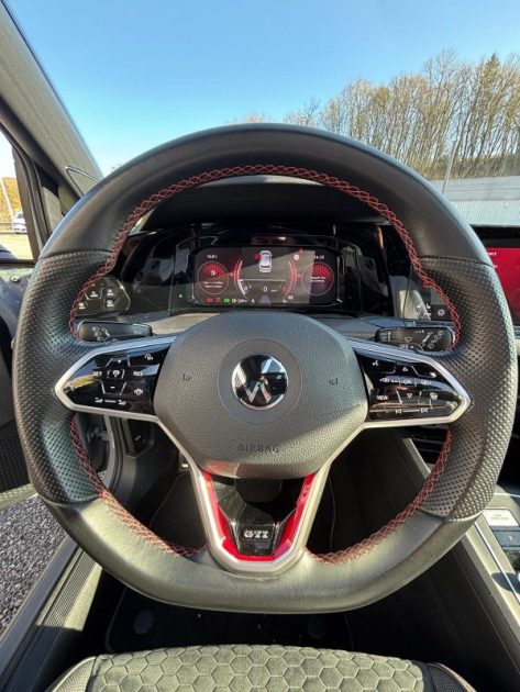 VOLKSWAGEN GOLF 8 GTI CLUBSPORT 2.0 TSi DE 300 CV / TOIT OUVRANT / NURBURGRING / IQ LIGHT 