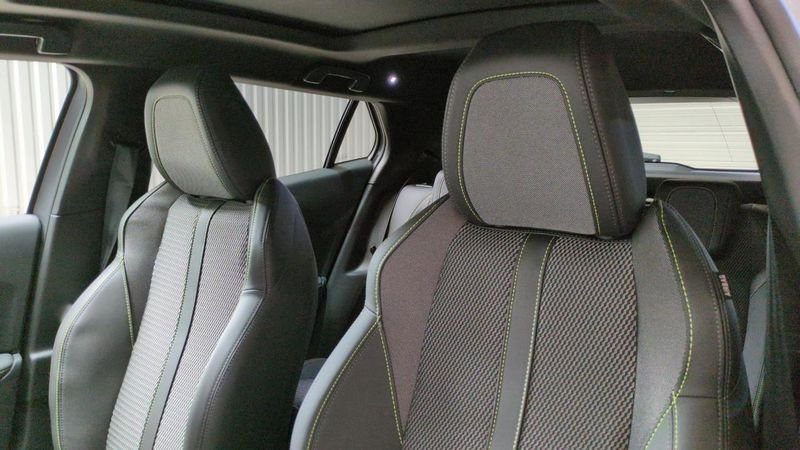 Peugeot 2008 nouveau Hybrid 145 e-dcs6 gt + camera 360 + navi