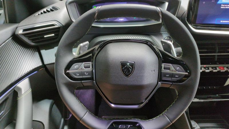 Peugeot 2008 nouveau Hybrid 145 e-dcs6 gt + camera 360 + navi