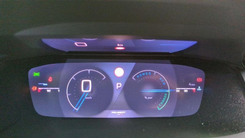 Peugeot 2008 Hybrid 145 e-dcs6 gt + camera 360 + navi