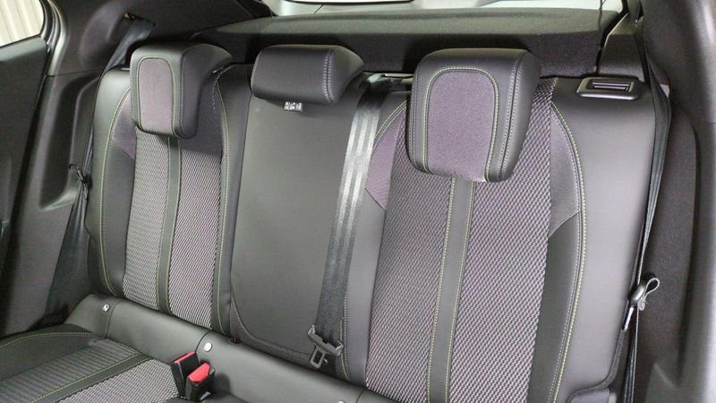 Peugeot 2008 Hybrid 145 e-dcs6 gt + camera 360 + navi