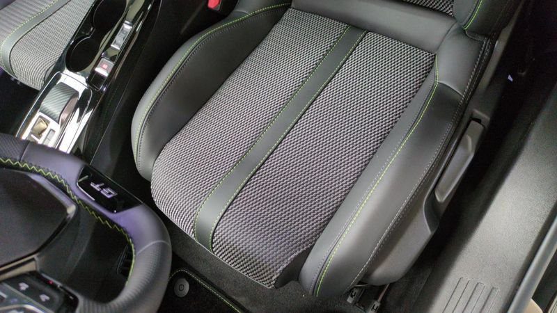 Peugeot 2008 nouveau Hybrid 145 e-dcs6 gt + camera 360 + navi