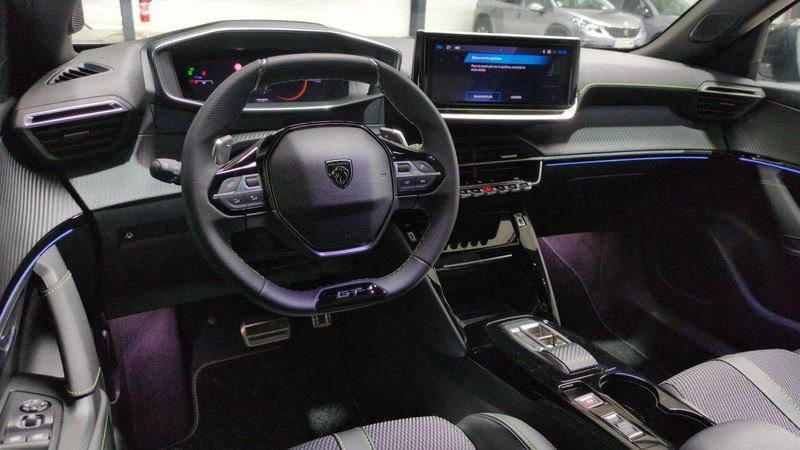 Peugeot 2008 nouveau Hybrid 145 e-dcs6 gt + camera 360 + navi