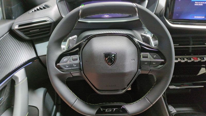 Peugeot 2008 nouveau Hybrid 145 e-dcs6 gt + camera 360 + navi