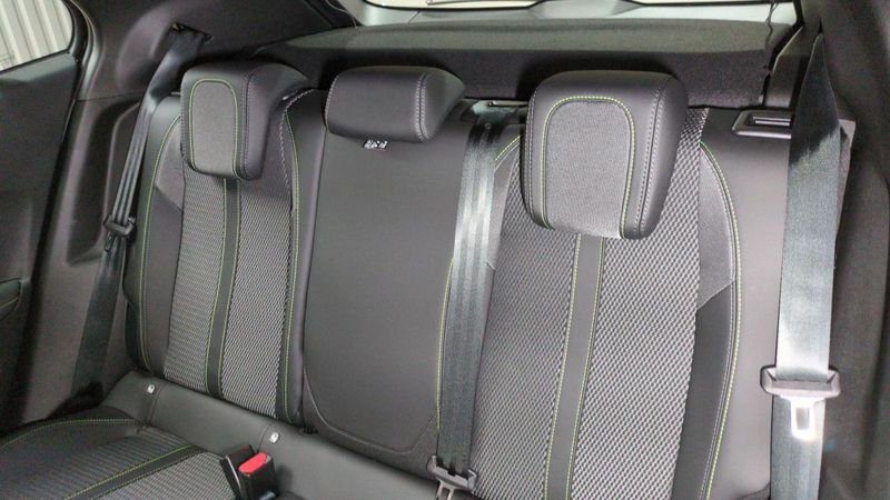 Peugeot 2008 nouveau Hybrid 145 e-dcs6 gt + camera 360 + navi