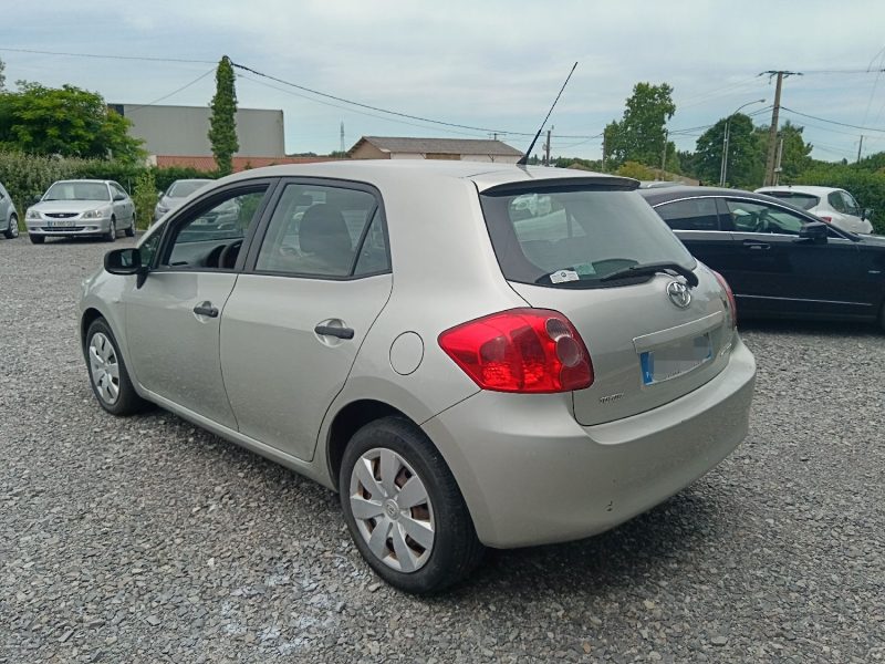 TOYOTA AURIS 1.4 VVTI 5P