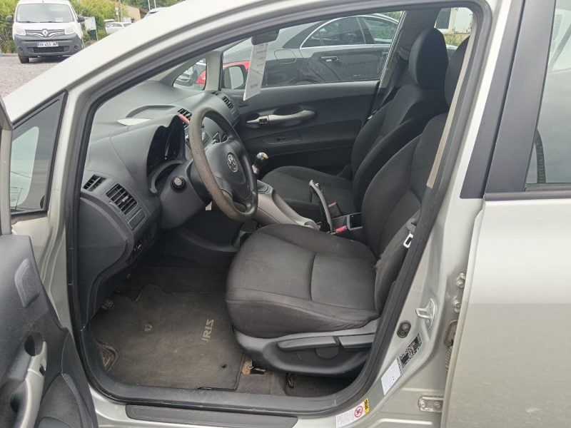 TOYOTA AURIS 1.4 VVTI 5P