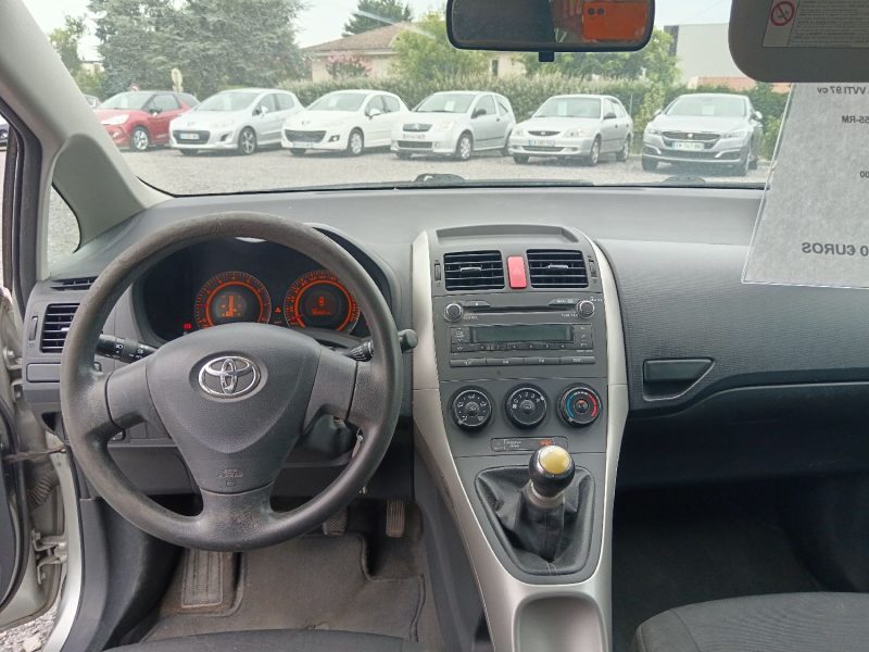 TOYOTA AURIS 1.4 VVTI 5P