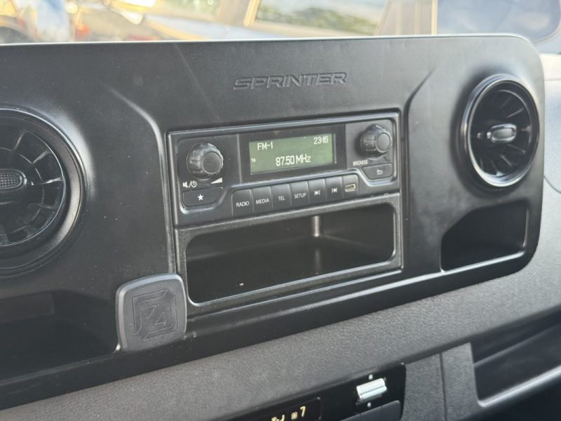 MERCEDES SPRINTER 3-t Camionnette 211 CDI 114cv 2019