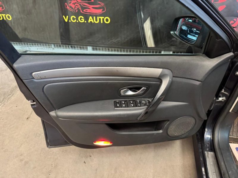 RENAULT LAGUNA 2.0 DCI 150 PRIVILEGE 