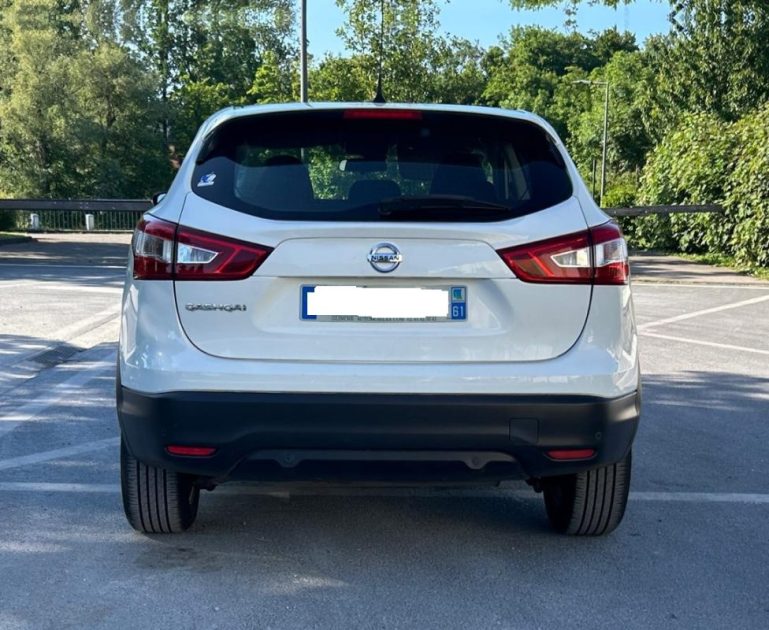 NISSAN QASHQAI 2015