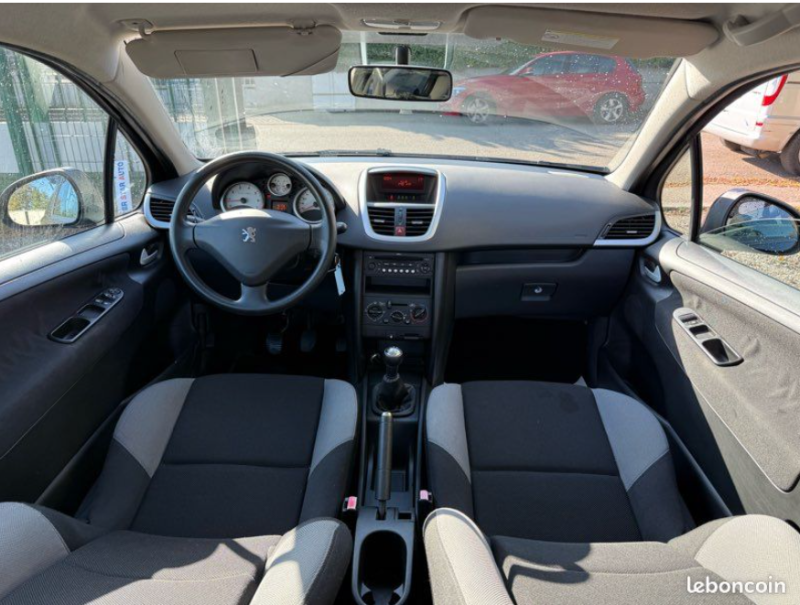 PEUGEOT 207 1.4i 16s TRENDY 90ch 3P GARANTIE 12 MOIS