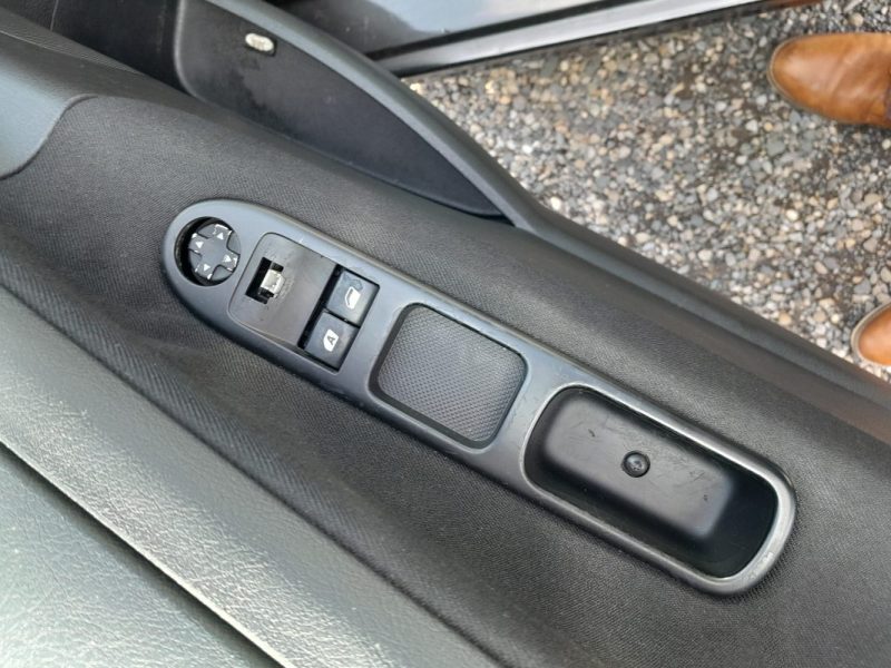 PEUGEOT 207 1.4i 16s TRENDY 90ch 3P GARANTIE 12 MOIS