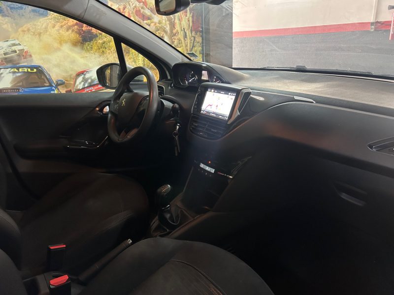PEUGEOT 208 1.6 HDi 2 PLACES TVA RECUPERABLE