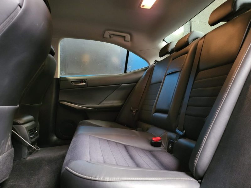 LEXUS IS 300H 2.5 223cv BUSINESS / SIEGES CHAUFFANTS / CAMERA DE RECUL / ATTELAGE