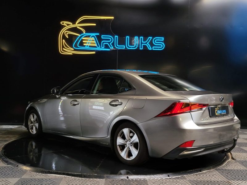 LEXUS IS 300H 2.5 223cv BUSINESS / SIEGES CHAUFFANTS / CAMERA DE RECUL / ATTELAGE