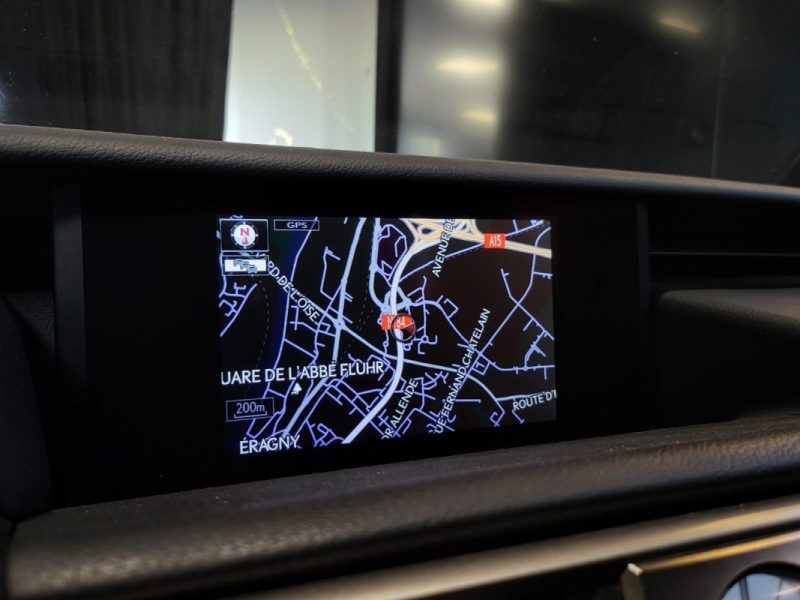 LEXUS IS 300H 2.5 223cv BUSINESS / SIEGES CHAUFFANTS / CAMERA DE RECUL / ATTELAGE