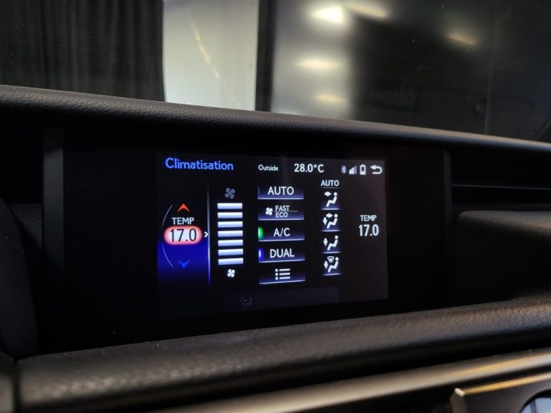 LEXUS IS 300H 2.5 223cv BUSINESS / SIEGES CHAUFFANTS / CAMERA DE RECUL / ATTELAGE