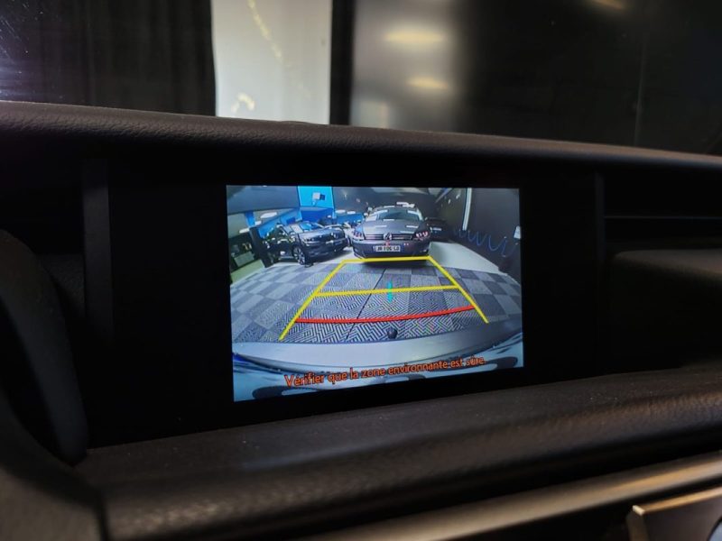 LEXUS IS 300H 2.5 223cv BUSINESS / SIEGES CHAUFFANTS / CAMERA DE RECUL / ATTELAGE