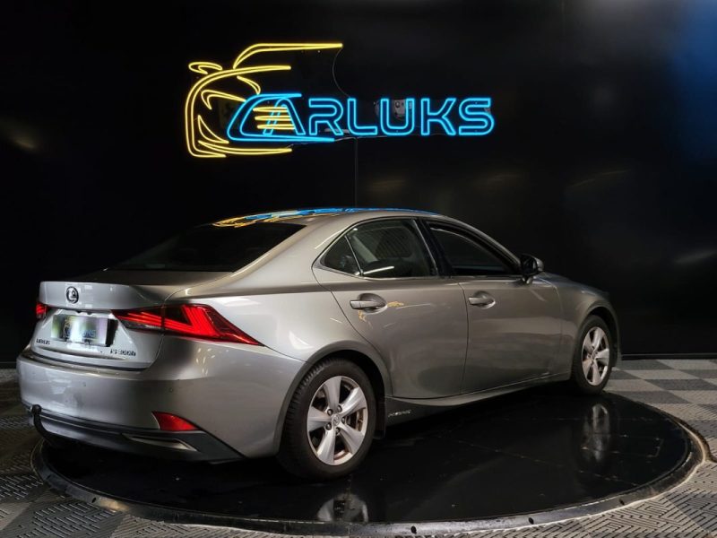 LEXUS IS 300H 2.5 223cv BUSINESS / SIEGES CHAUFFANTS / CAMERA DE RECUL / ATTELAGE