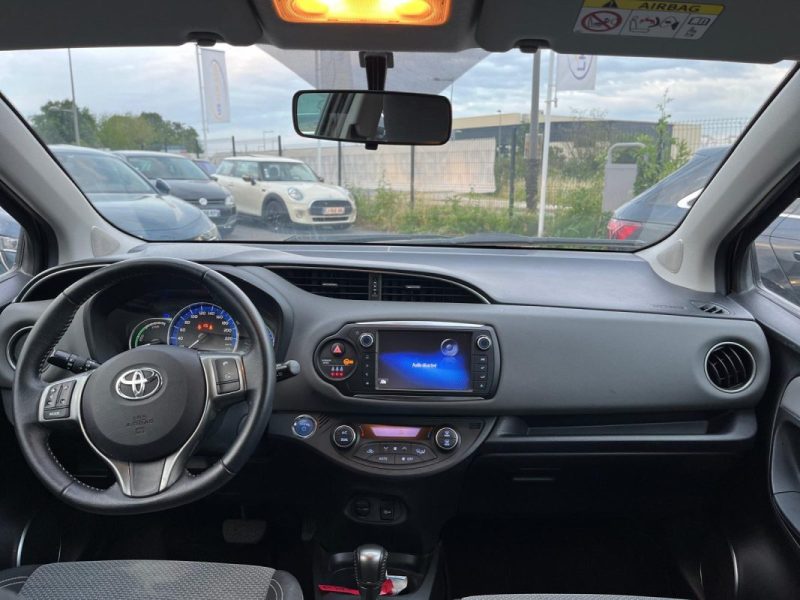 TOYOTA YARIS HYBRID 1.5 BUSINESS 100H