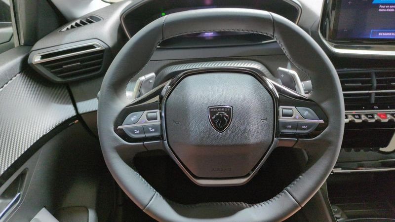 Peugeot 208 Hybrid 110 e-dcs6 allure + angles morts + navi