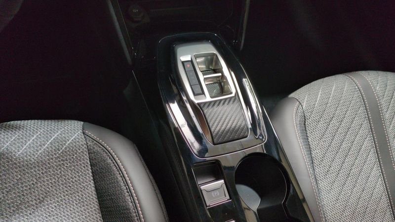 Peugeot 208 Hybrid 110 e-dcs6 allure + angles morts + navi