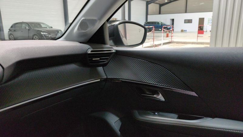 Peugeot 208 Hybrid 110 e-dcs6 allure + angles morts + navi