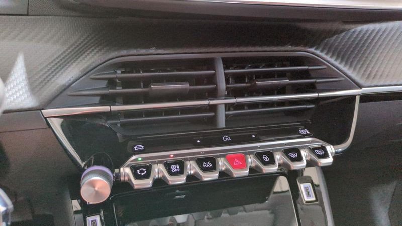 Peugeot 208 Hybrid 110 e-dcs6 allure + angles morts + navi