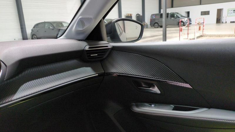 Peugeot 208 Hybrid 110 e-dcs6 allure + angles morts + navi