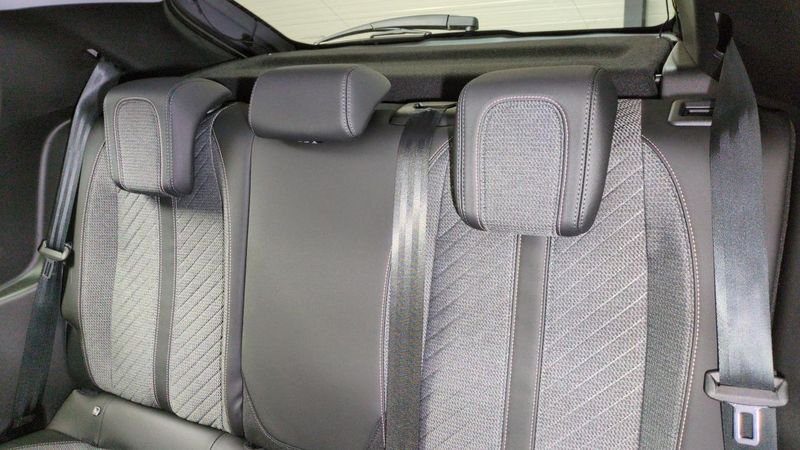 Peugeot 208 Hybrid 110 e-dcs6 allure + angles morts + navi