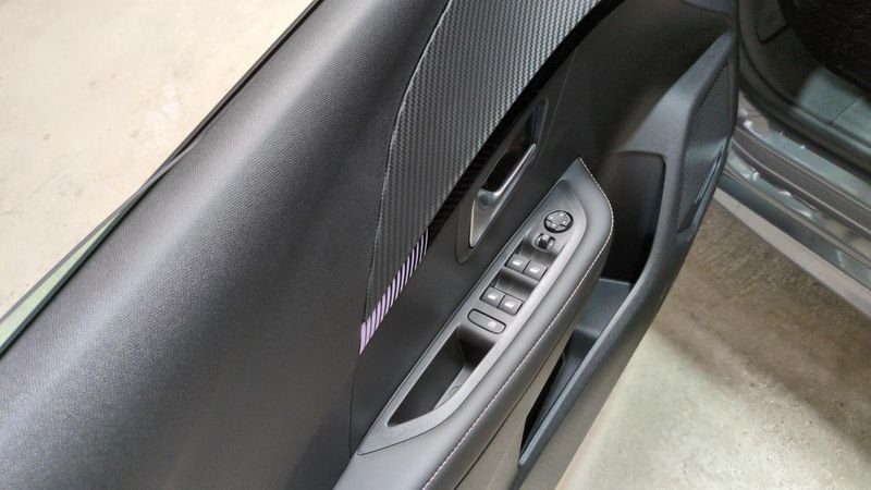 Peugeot 208 Hybrid 110 e-dcs6 allure + angles morts + navi