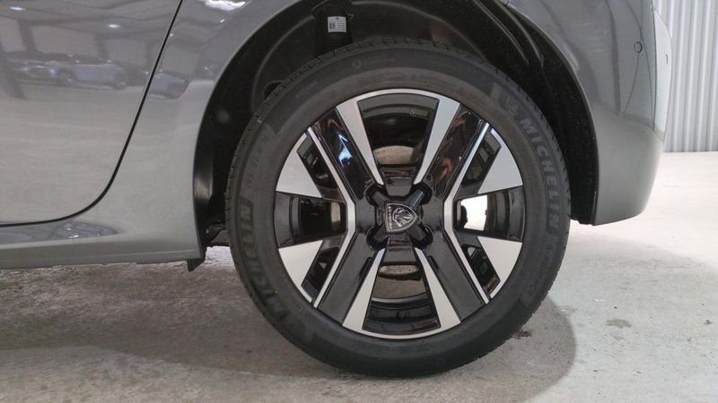 Peugeot 208 Hybrid 110 e-dcs6 allure + angles morts + navi