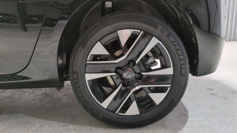Peugeot 208 Hybrid 110 e-dcs6 allure + angles morts + navi