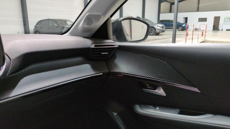 Peugeot 208 Hybrid 110 e-dcs6 allure + angles morts + navi