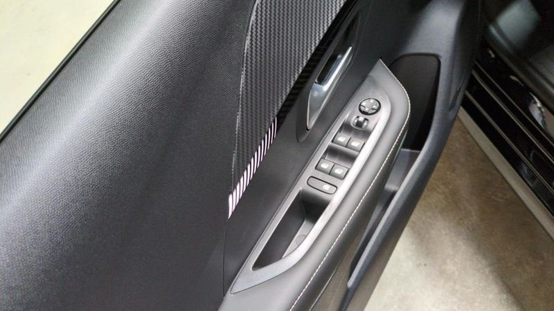 Peugeot 208 Hybrid 110 e-dcs6 allure + angles morts + navi