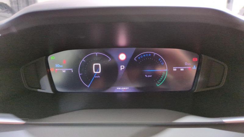 Peugeot 208 Hybrid 110 e-dcs6 allure + angles morts + navi