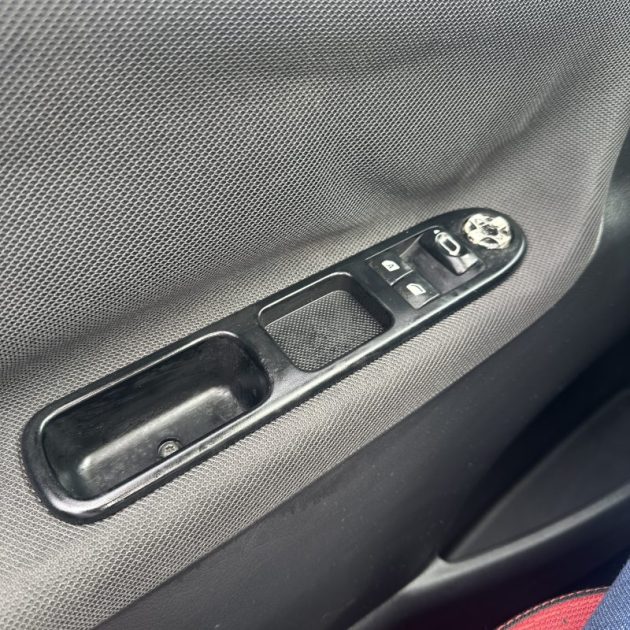 PEUGEOT 207 1.6 VTI 120 SERIE 64 