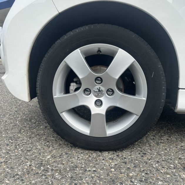 PEUGEOT 207 1.6 VTI 120 SERIE 64 