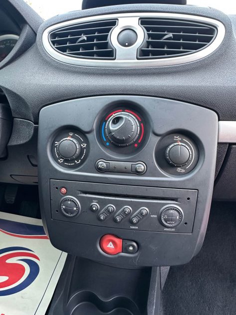 RENAULT CLIO 120 000 KMS 2005