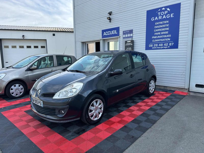 RENAULT CLIO 120 000 KMS 2005