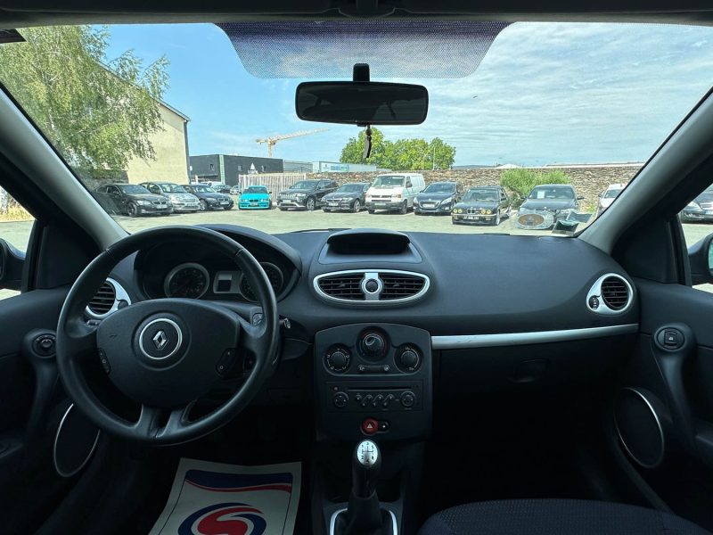 RENAULT CLIO 120 000 KMS 2005
